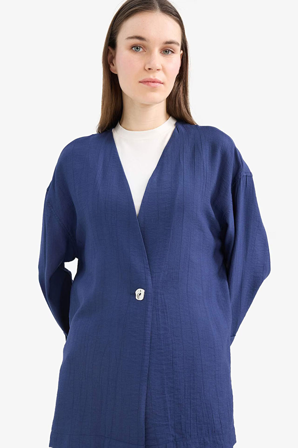 DeFacto Relax Fit V Yaka Krinkıl Kumaş Uzun Kollu Tesetür Tunik E7983AX25SMNV241