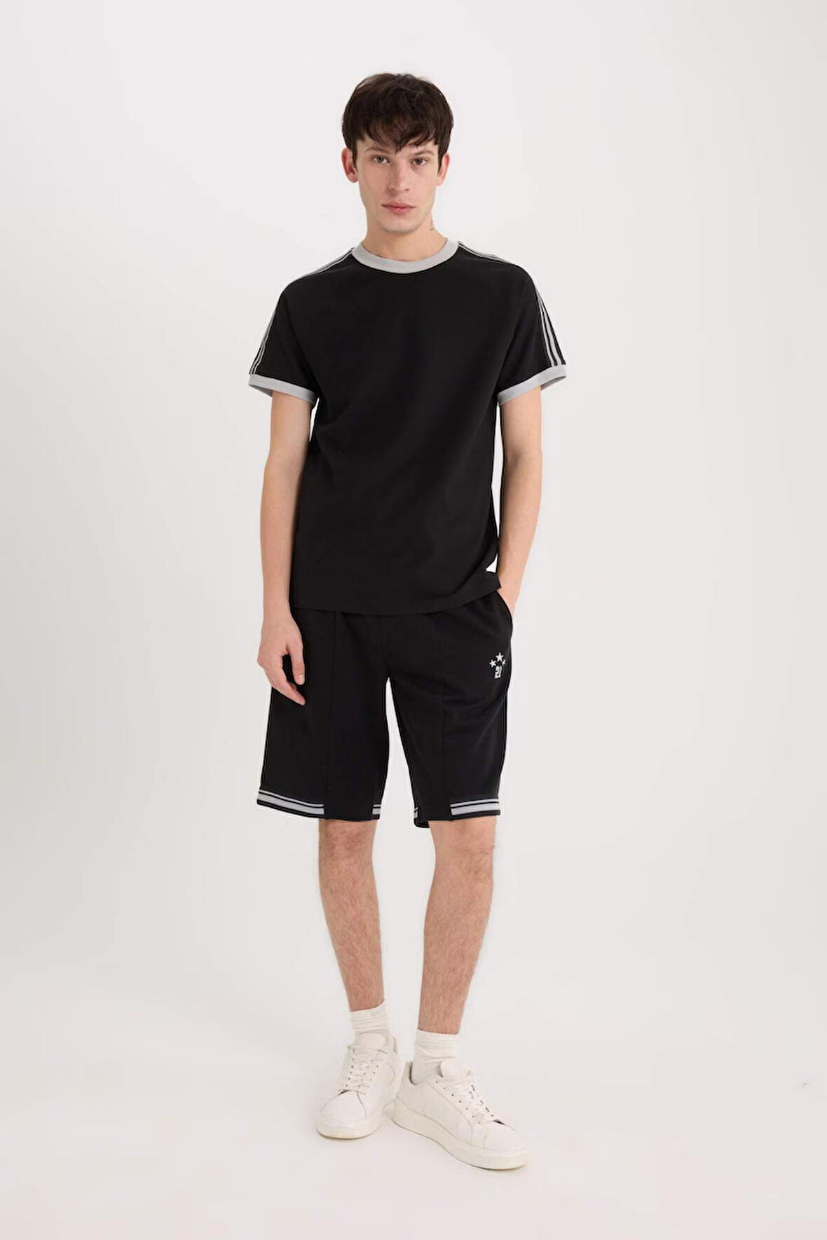 Regular Fit Baskılı Düz Paça Şort