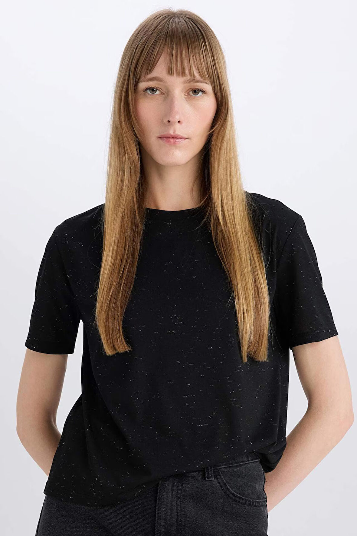 DeFacto Relax Fit Bisiklet Yaka Simli Kumaş Kısa Kollu Siyah Tişört C1662AX25SPBK81