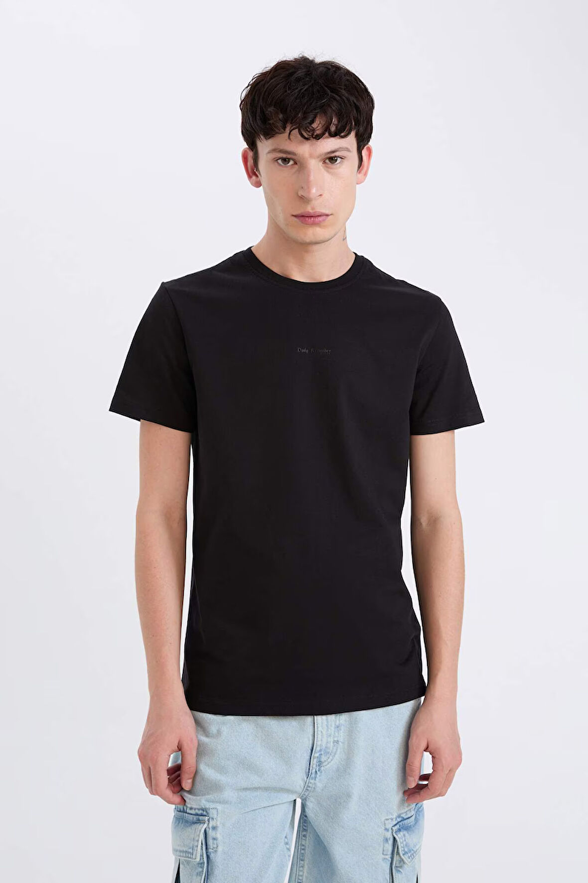 DeFacto %100 Pamuk Slim Fit Dar Kesim Bisiklet Yaka Baskılı Kısa Kollu Tişört D5566AX25SPBK81