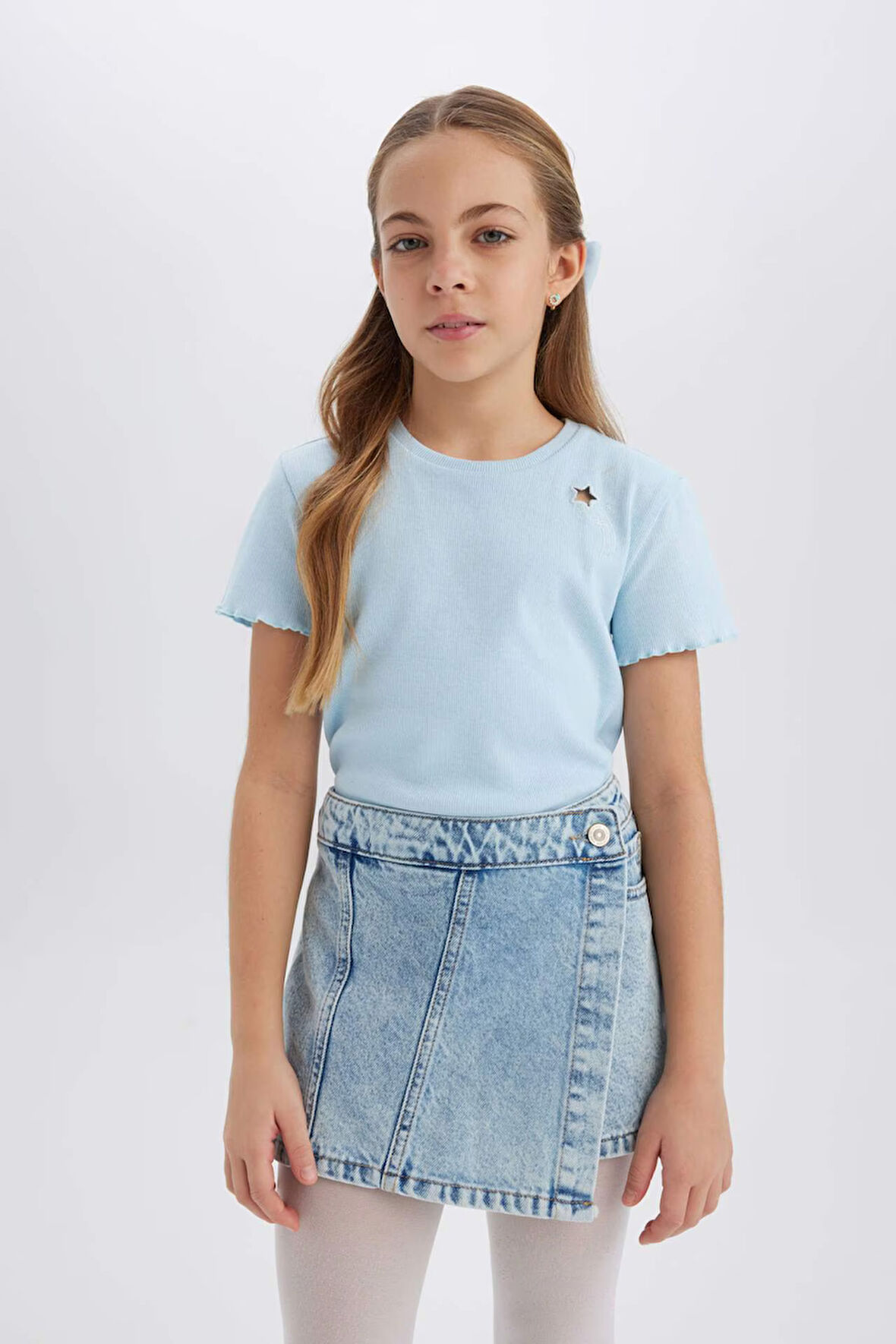 DeFacto Kız Çocuk Slim Fit Dar Kesim Bisiklet Yaka İşlemeli Fitilli Kaşkorse Kısa Kollu Tişört B6925A825SMBE440