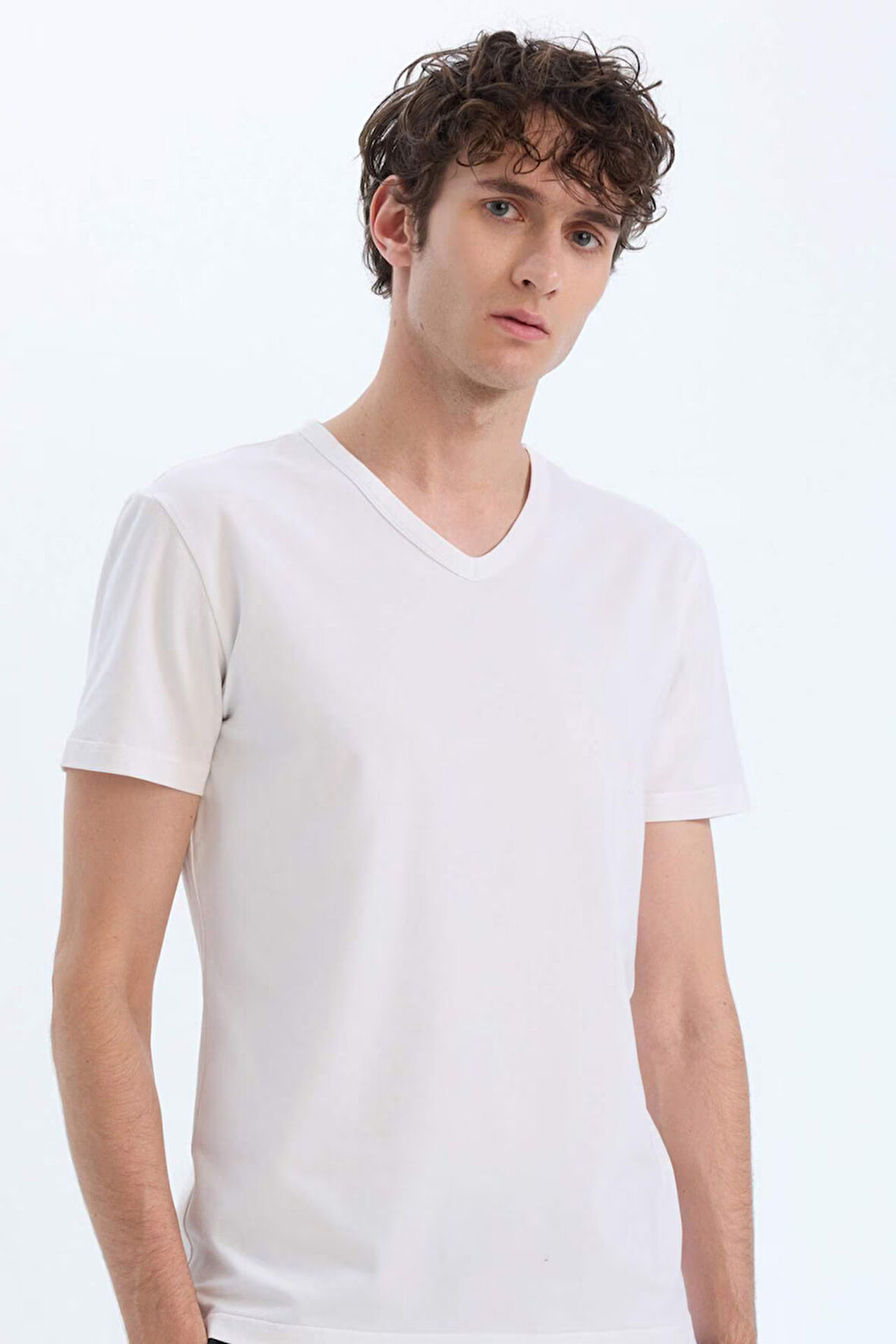 DeFacto Slim Fit Dar Kesim V Yaka Basic Düz Üst L4884AZ25SPWT34