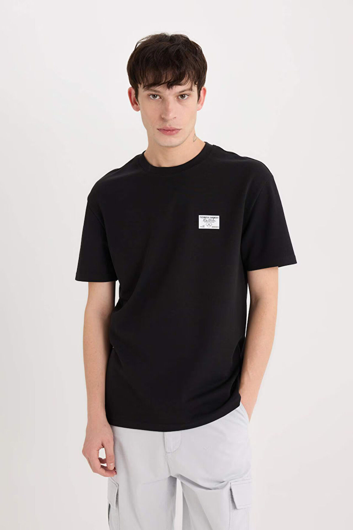 DeFacto Regular Fit Bisiklet Yaka Ütü Gerektirmeyen Nefes Alabilen Baskılı Kısa Kollu Ağır Kumaş Tişört D5516AX25SPBK81