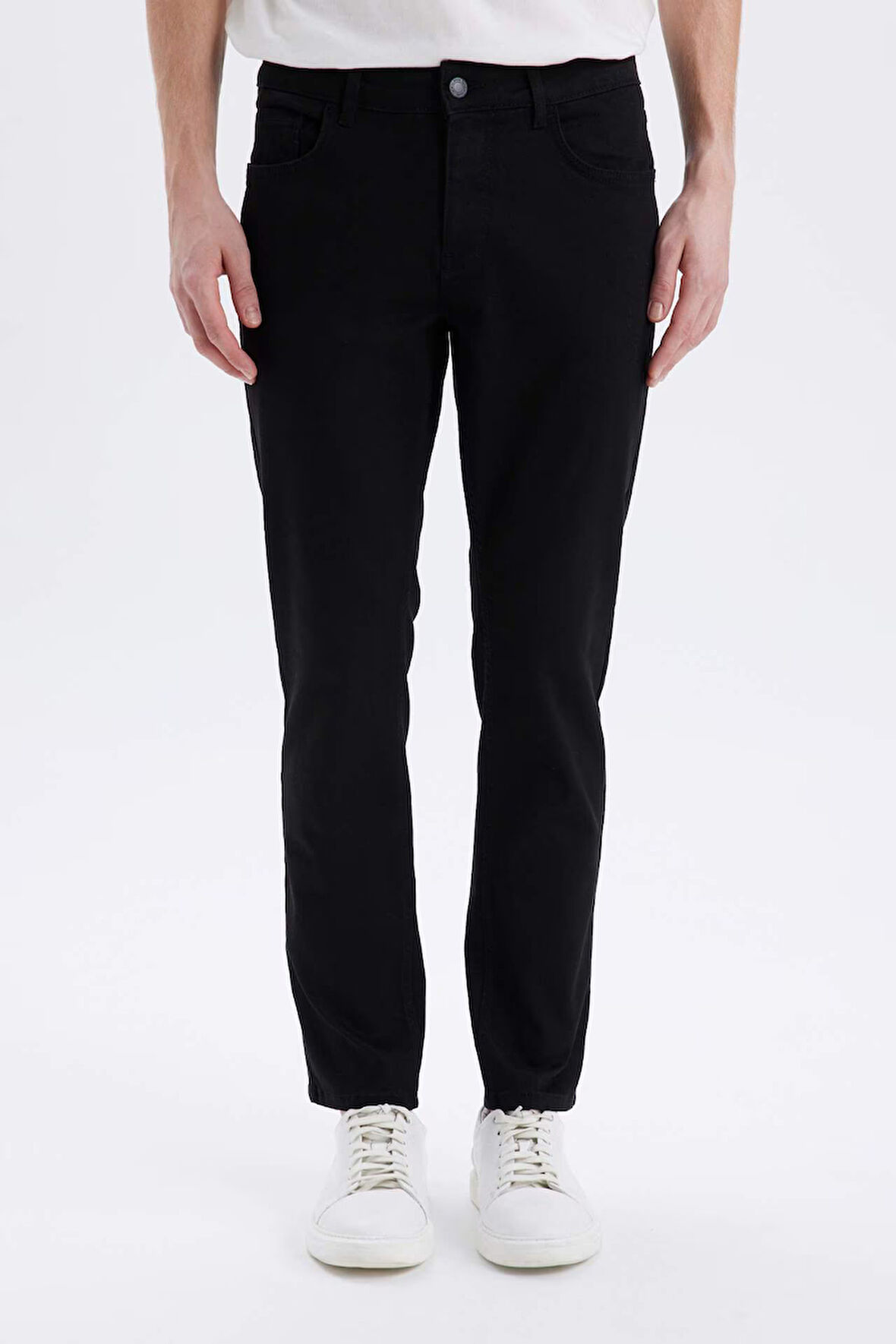DeFacto Pedro Slim Fit Dar Kalıp Normal Bel Dar Paça Jean Pantolon E5367AX25SPNM40