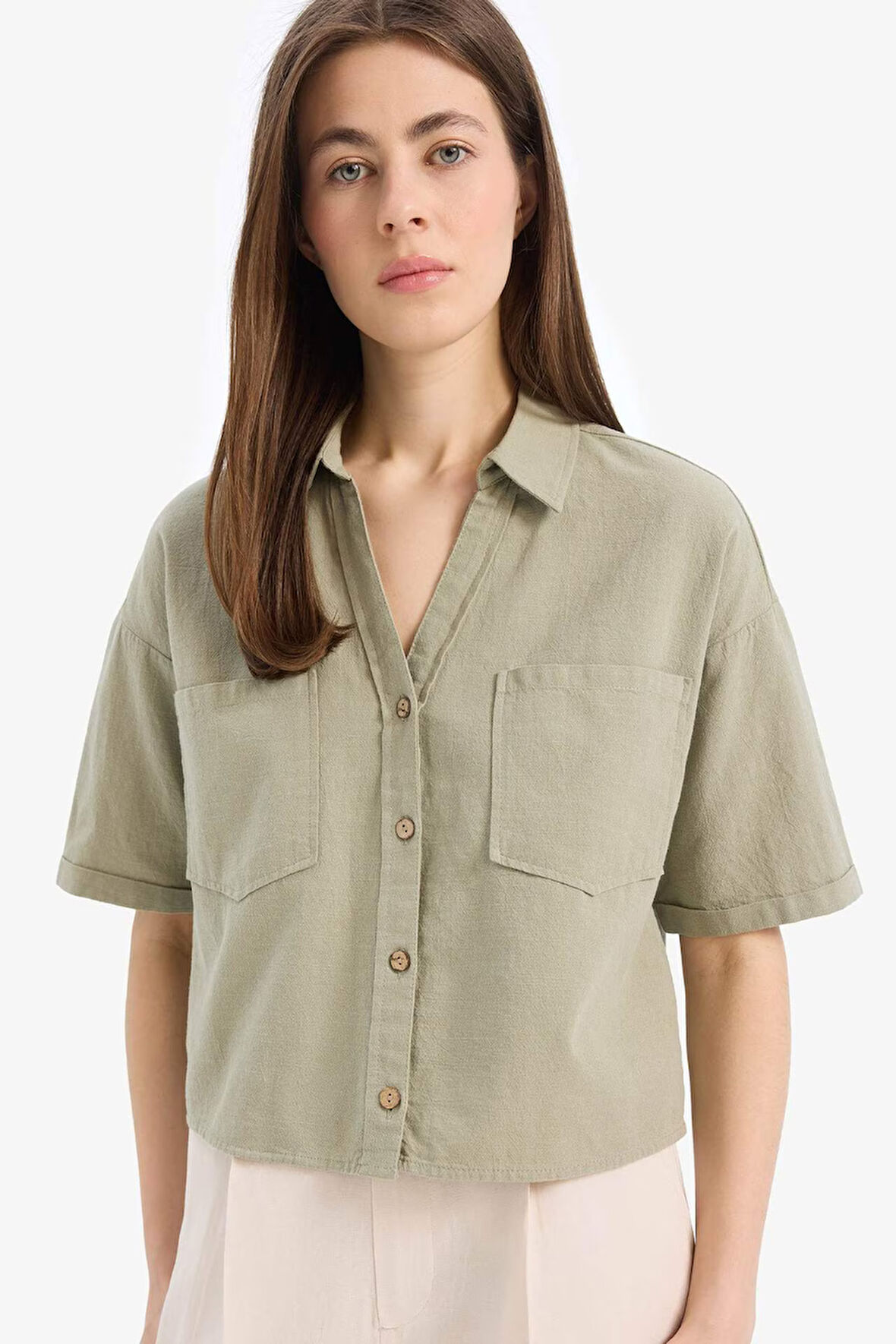 DeFacto 	Boxy Fit Basic Düz Kısa Kollu Gömlek V2523AZ25SPKH461