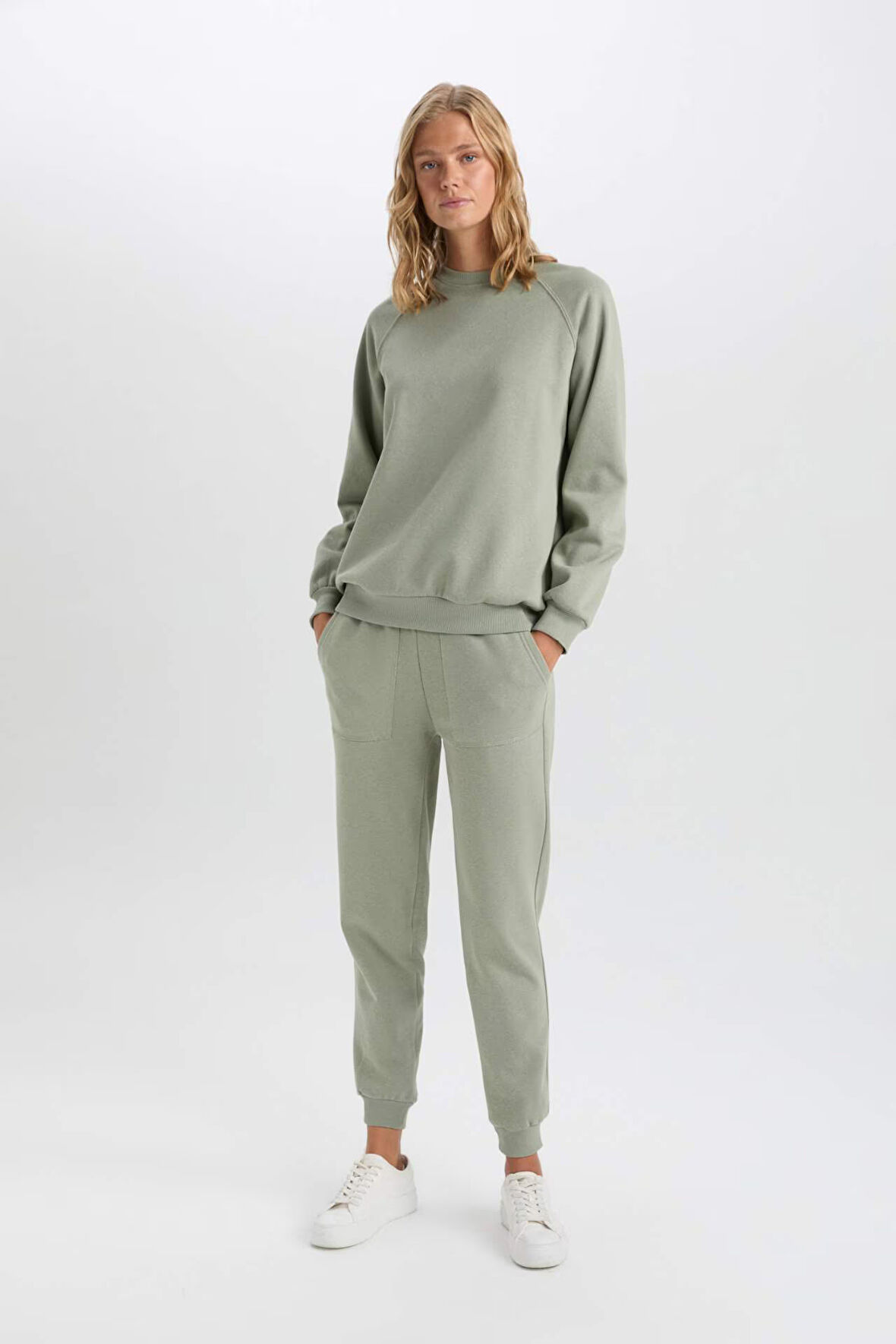 DeFacto Regular Fit Jogger Kışlık Eşofman Altı Basic Düz Beli Lastikli Bağcıklı Cepli V2699AZ24WNKH499