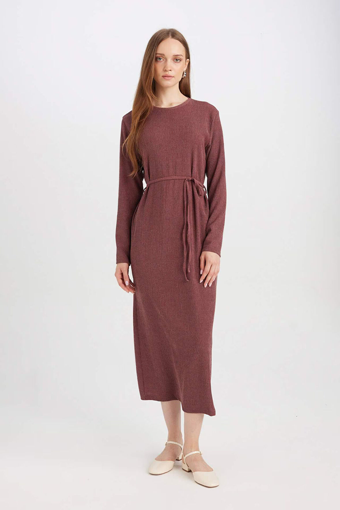 DeFacto Regular Fit Bürümcük Uzun Kollu Bağcıklı Midi Elbise D5024AX24AUBR467