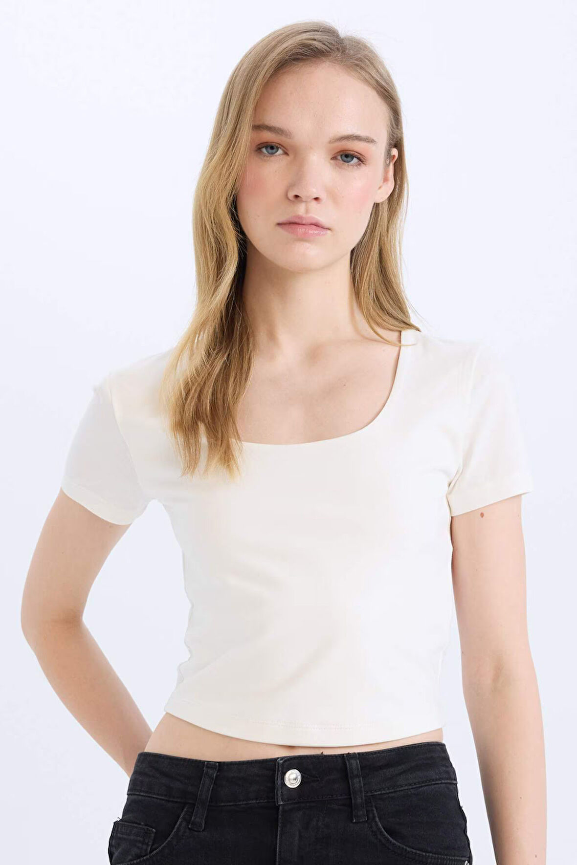 DeFacto Fitted U Yaka Basic Düz Kısa Kollu Tişört C6102AX25SMWT32