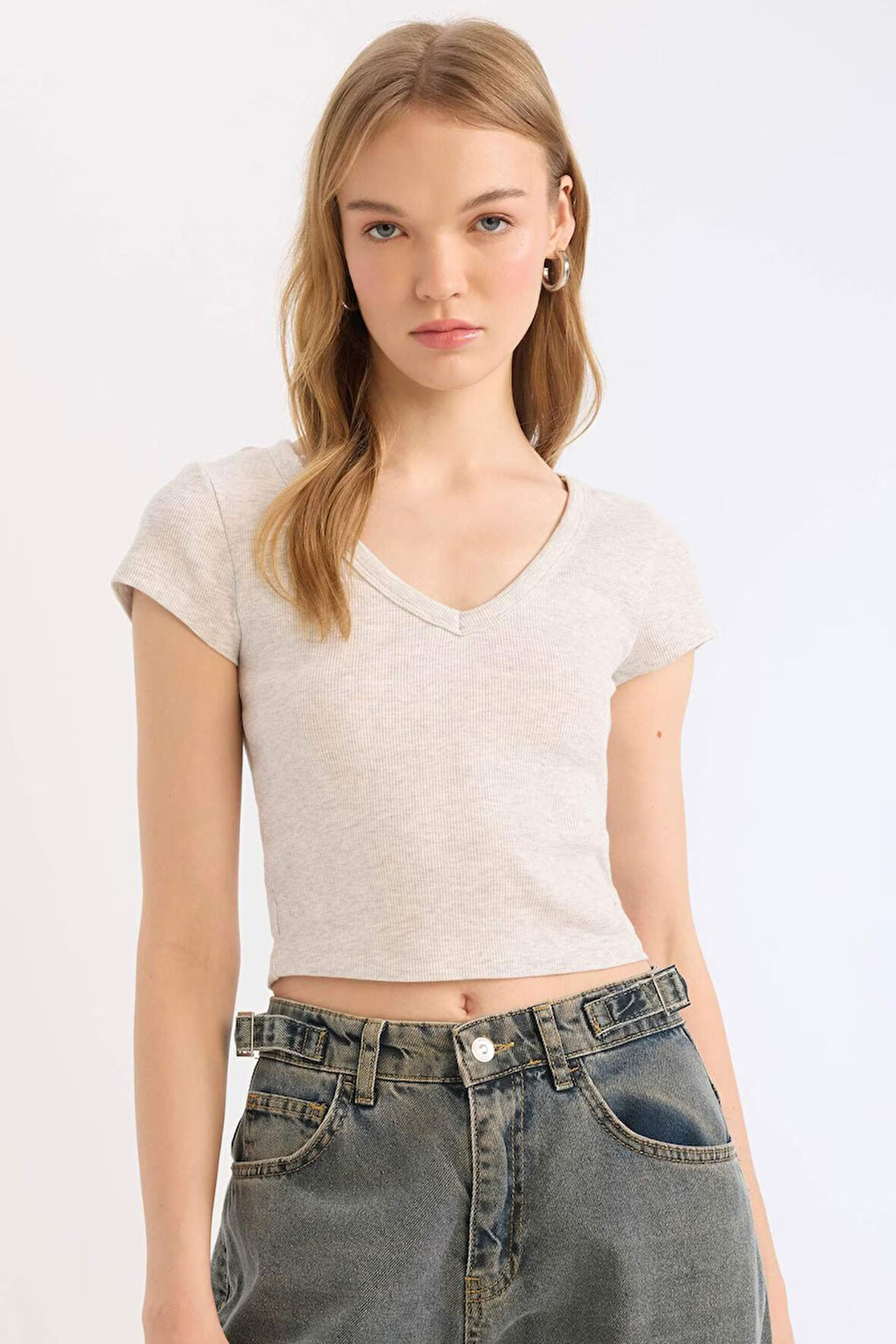 DeFacto Coool V Yaka Fitted Fitilli Kaşkorse Kısa Kollu Tişört E0290AX25SMGR210