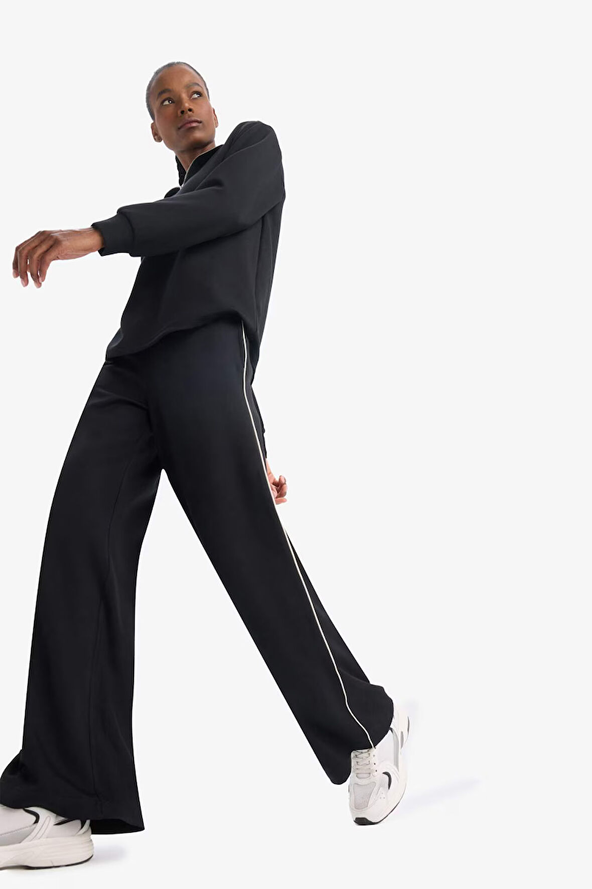 DeFactoFit Wide Leg Geniş Paça Standart Boy Modal Sporcu İnce Pantolon D7128AX25SPBK81