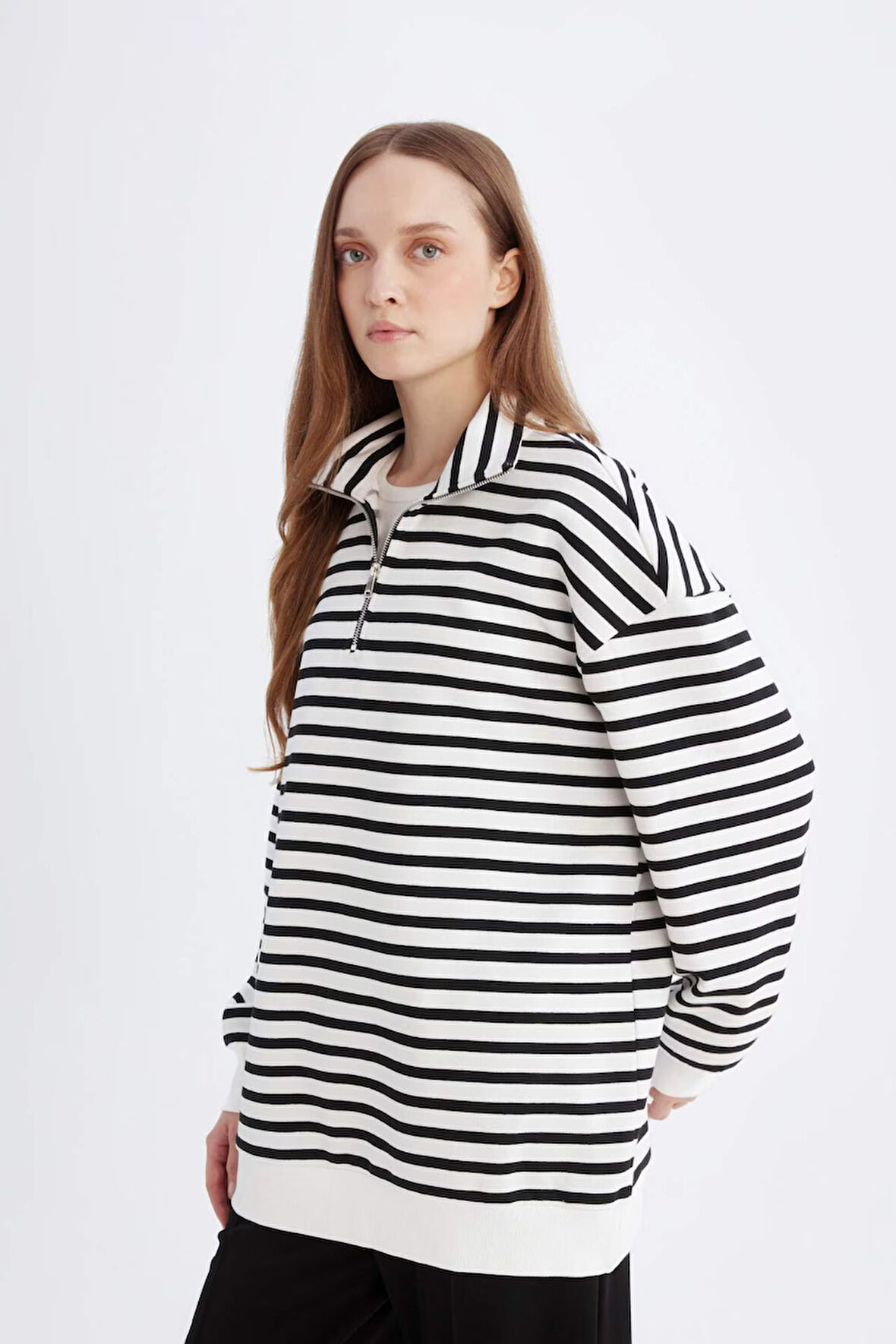 DeFacto Relax Fit Dik Yaka Fermuarlı Çizgili İçi Yumuşak Tüylü Kalın Sweatshirt Tunik E0840AX24WNBK81