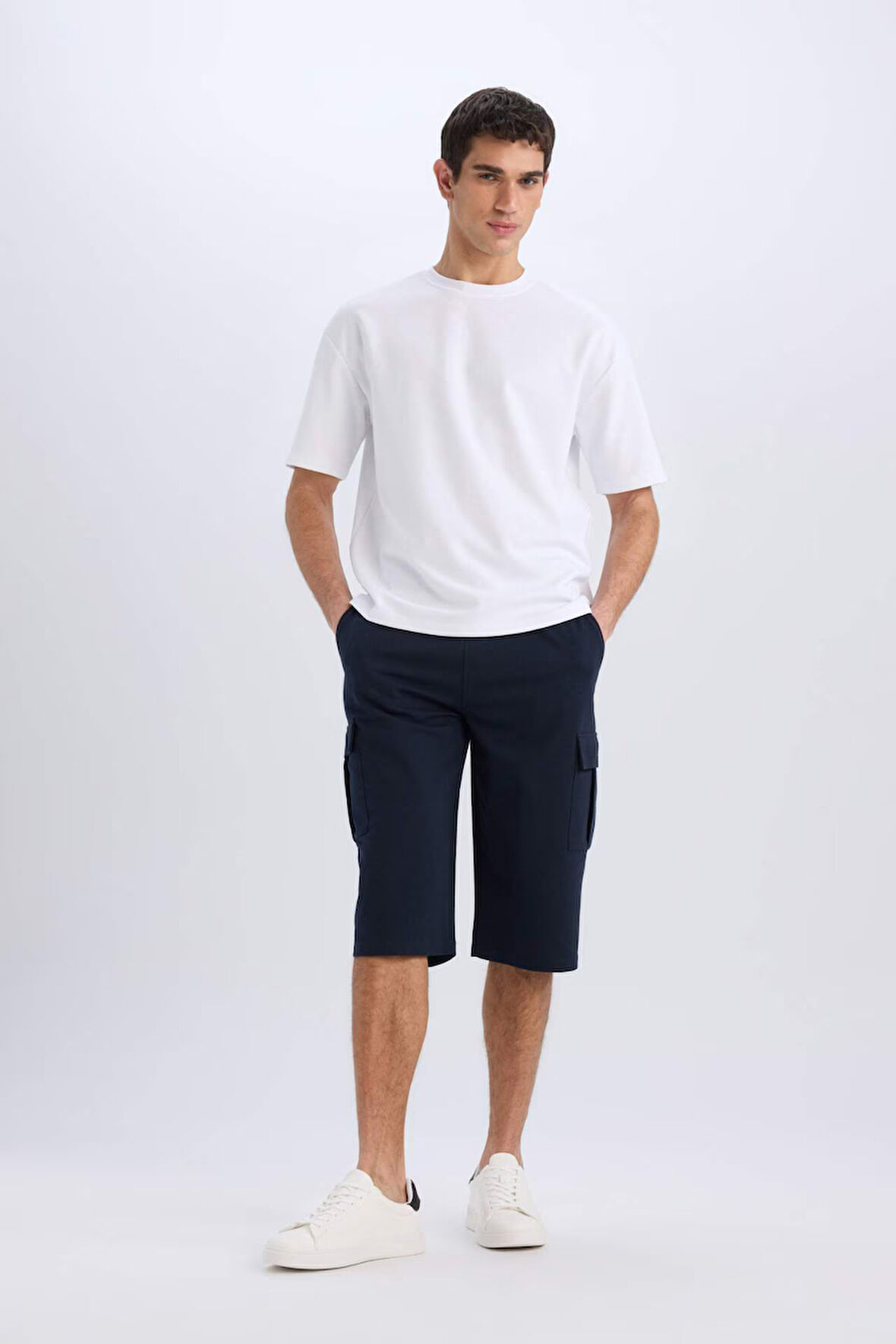 Slim Fit Dar Kesim Kargo Cepli Basic Düz Kapri Şort