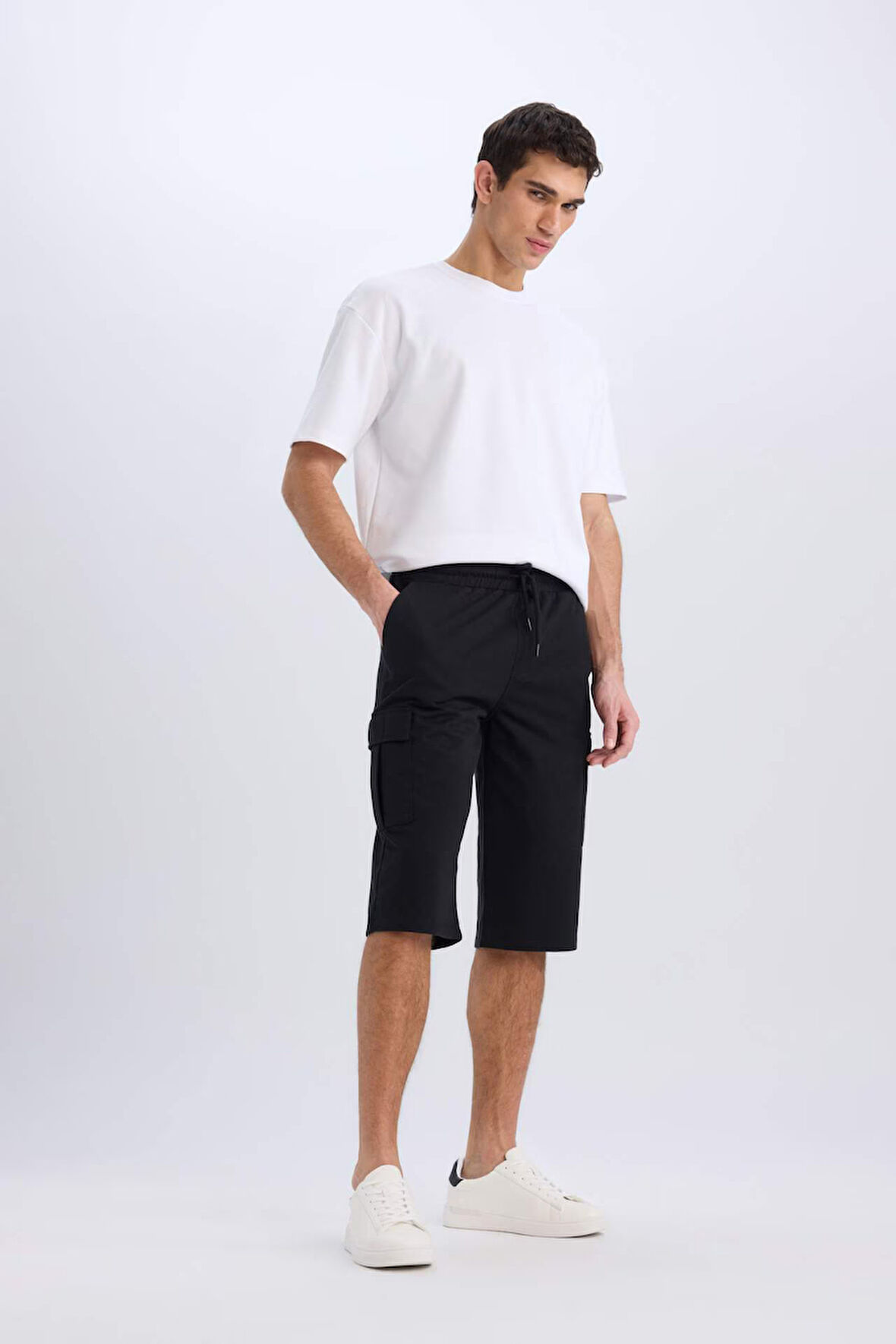 Slim Fit Dar Kesim Kargo Cepli Basic Düz Kapri Şort