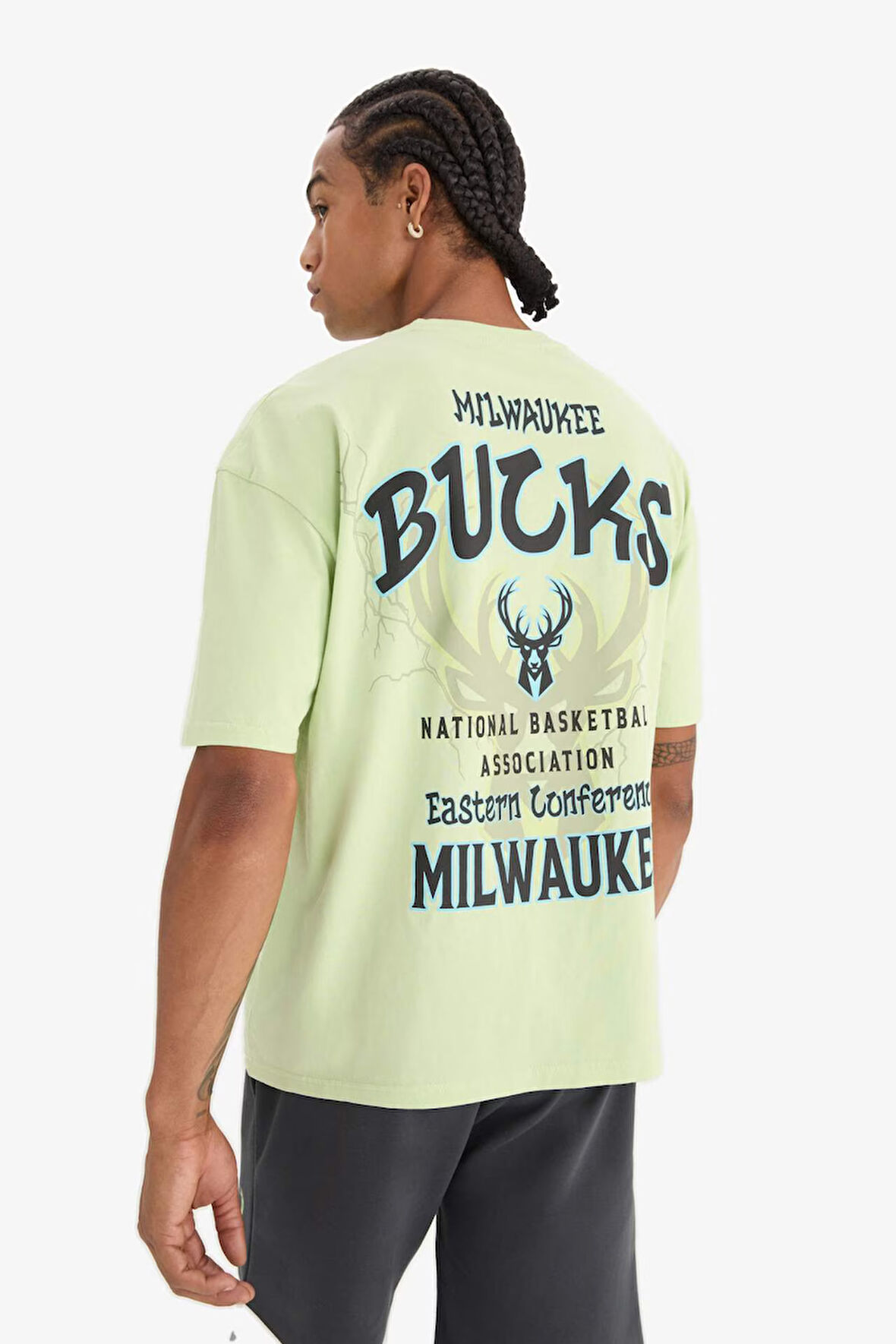 DeFactoFit NBA Milwaukee Bucks Oversize Geniş Kalıp Bisiklet Yaka Sırt Baskılı Kısa Kollu Tişört E0134AX25SPGN716