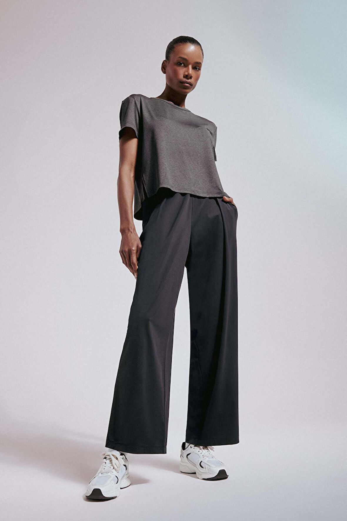 DeFactoFit Straight Fit Geniş Paça Standart Boy İnce Sporcu Pantolon