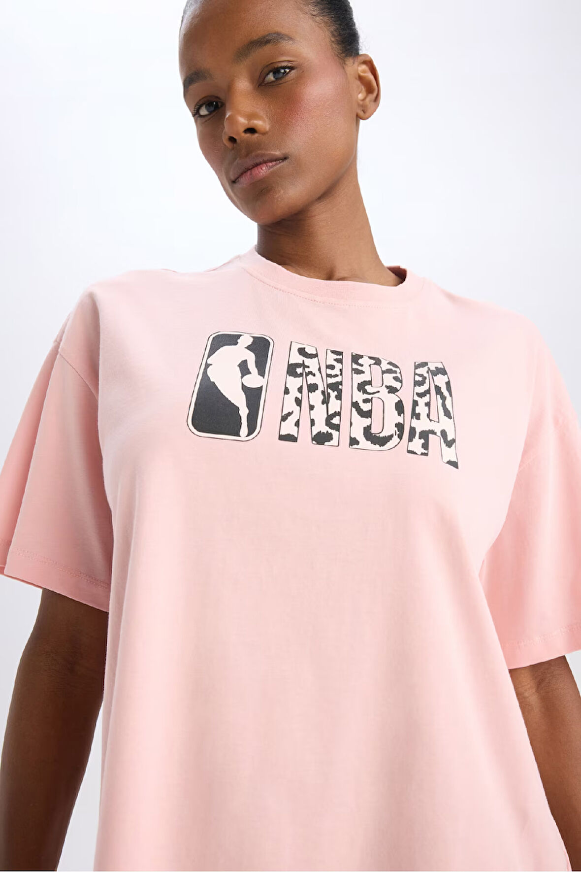 DeFactoFit NBA Wordmark Oversize Geniş Kalıp Bisiklet Yaka Kısa Kollu Tişört D8801AX25SPPN243