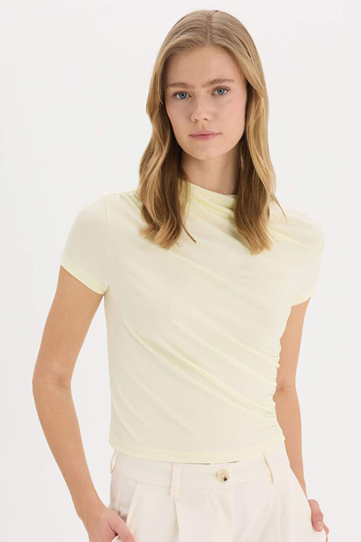 Slim Fit Dar Kesim Kayık Yaka Kısa Kollu Tişört