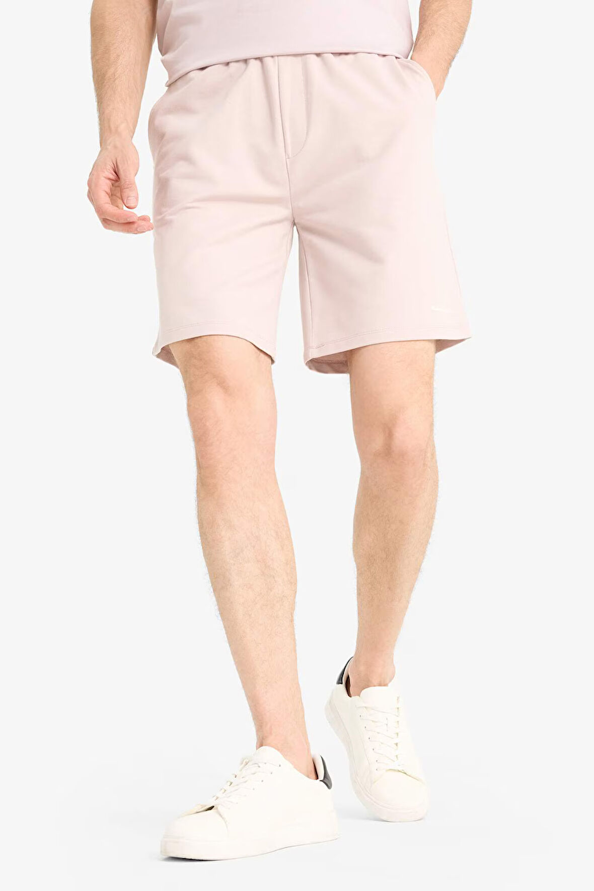 Beli Bağcıklı Dar Paça Şort