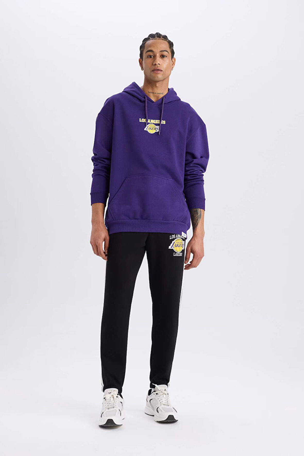 DeFactoFit NBA Los Angeles Lakers Kalın Jogger Eşofman Altı Standart Fit Cepli D8491AX25SPBK81