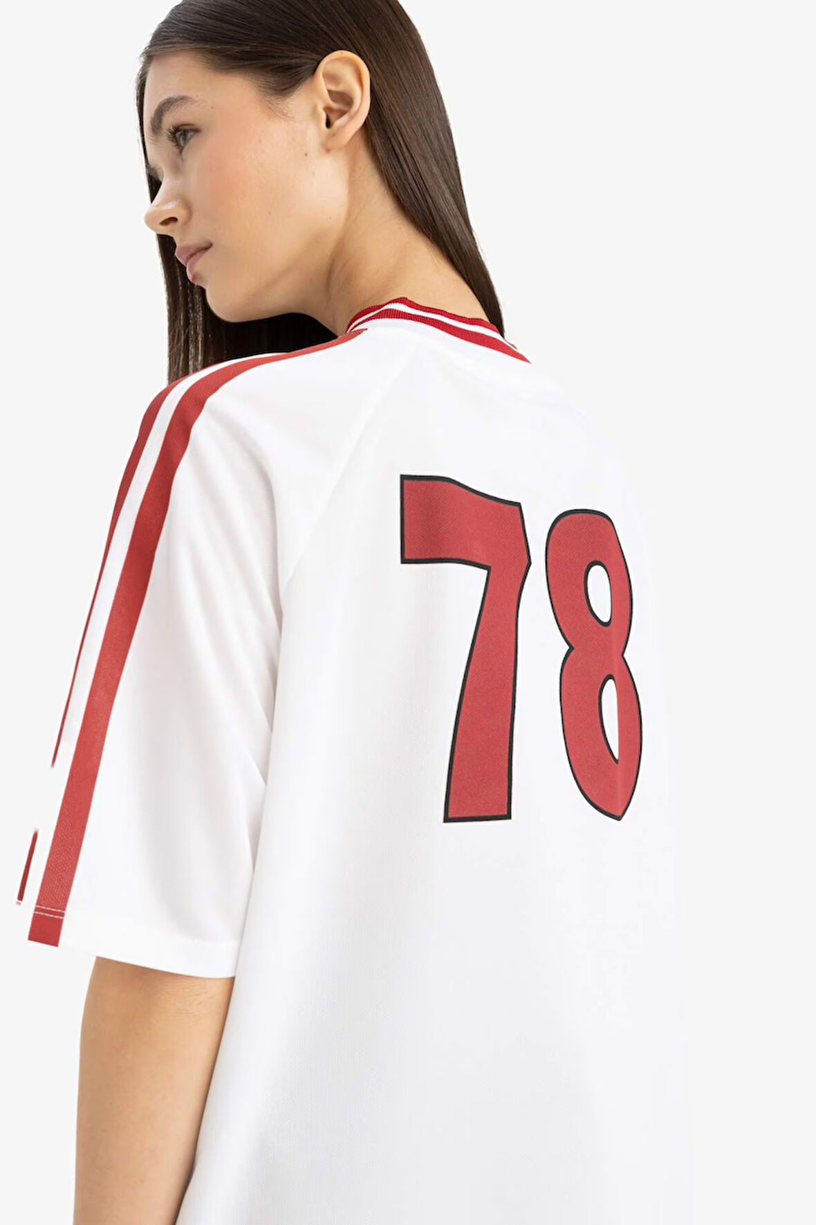 DeFacto Rolling Stones Oversize Geniş Kalıp V Yaka Sırt Baskılı Kısa Kollu Tişört E6139AX25SMWT34