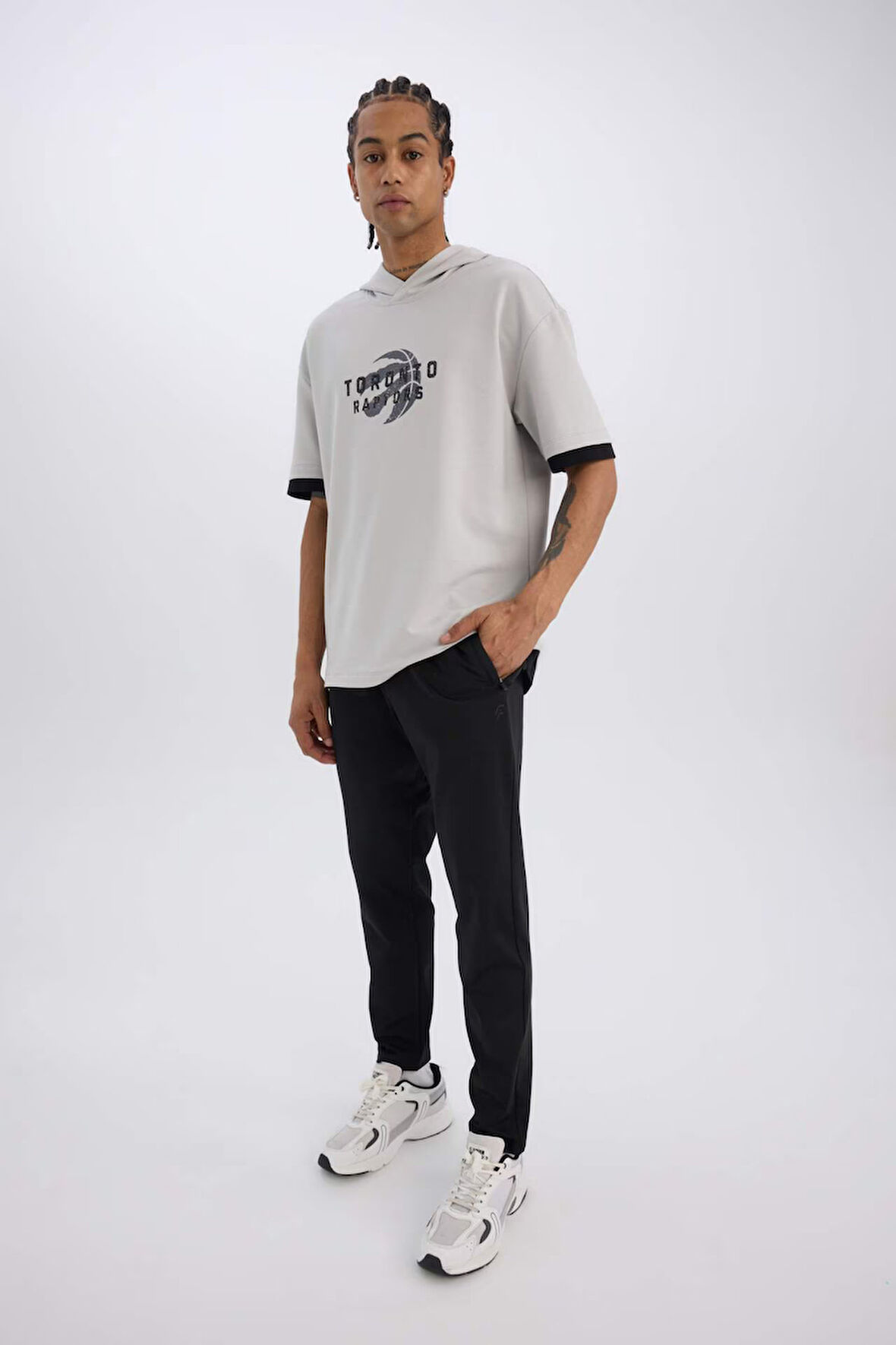 DeFactoFit Sporcu Jogger Eşofman Altı Slim Fit Dar Kesim Standart Paça Skuba Dalgıç Kumaş Beli Lastikli Düz Paça E3930AX24WNBK81