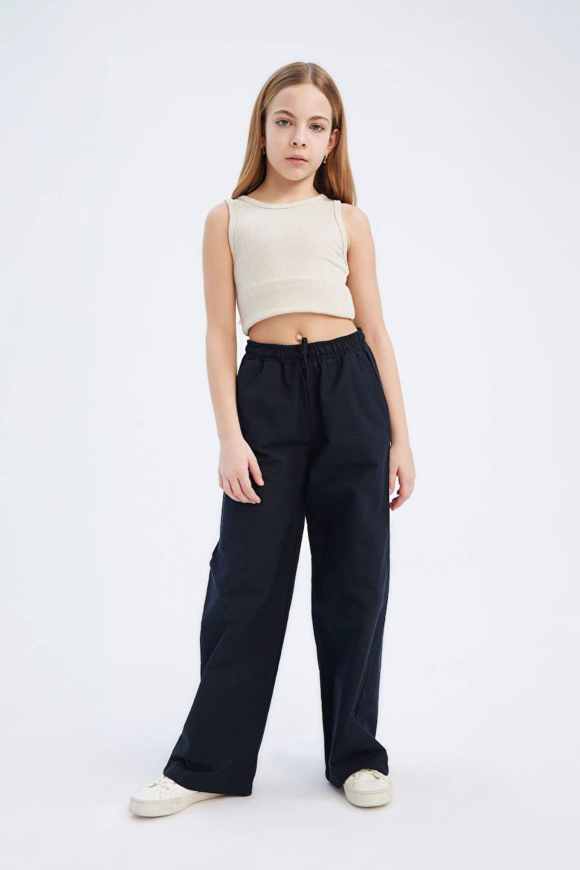 DeFacto Kız Çocuk Beli Lastikli Wide Leg Geniş Bol Paça Pamuklu Pantolon D7611A825SMBK27