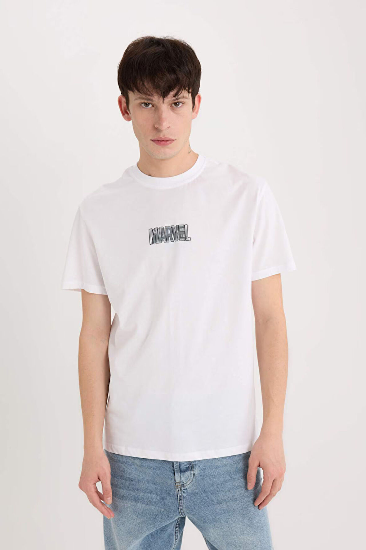 DeFacto %100 Pamuk Marvel Logo Only Regular Fit Bisiklet Yaka Kısa Kollu Tişört D6785AX25SPWT34