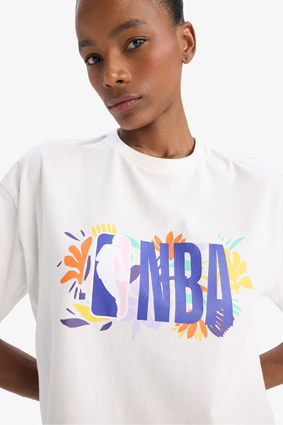 DeFactoFit NBA Wordmark Oversize Geniş Kalıp Bisiklet Yaka Kısa Kollu Tişört A1328AX25SMER105