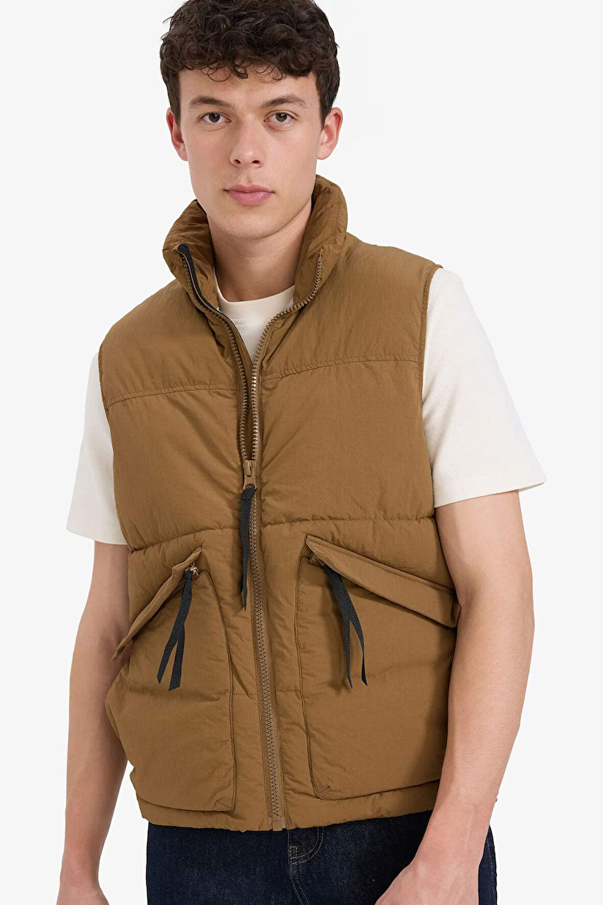 Regular Fit Dik Yaka Fermuarlı Cepli Şişme Yelek 