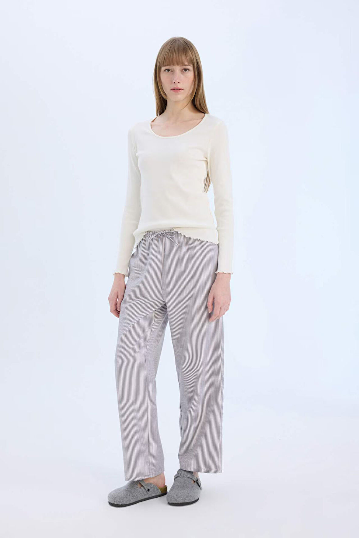 DeFacto Pijama Takımı Regular Fit Poplin Uzun Kollu Üst Çizgili Uzun Alt-Fall in Love E2349AX24WNBN334