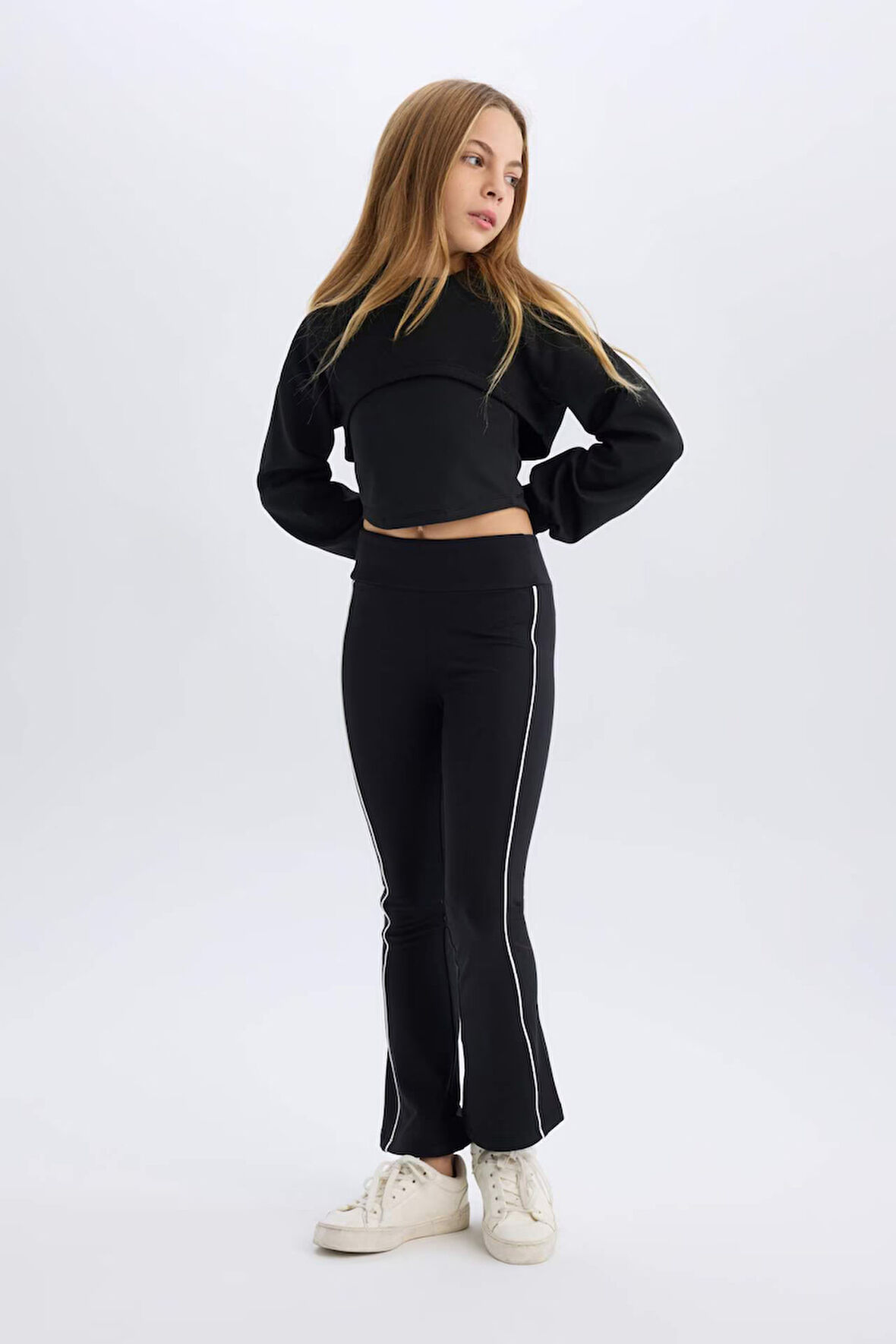 DeFacto Kız Çocuk Relax Fit Bisiklet Yaka Sweatshirt D9785A825SPBK81