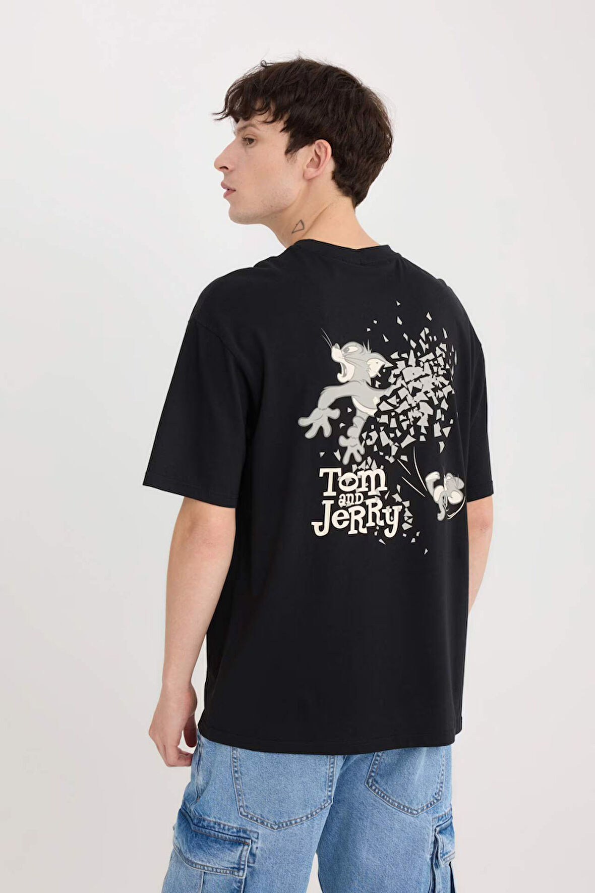 DeFacto %100 Pamuk Tom & Jerry Boxy Fit Bisiklet Yaka Sırt Baskılı Kısa Kollu Tişört D6790AX25SPBK81