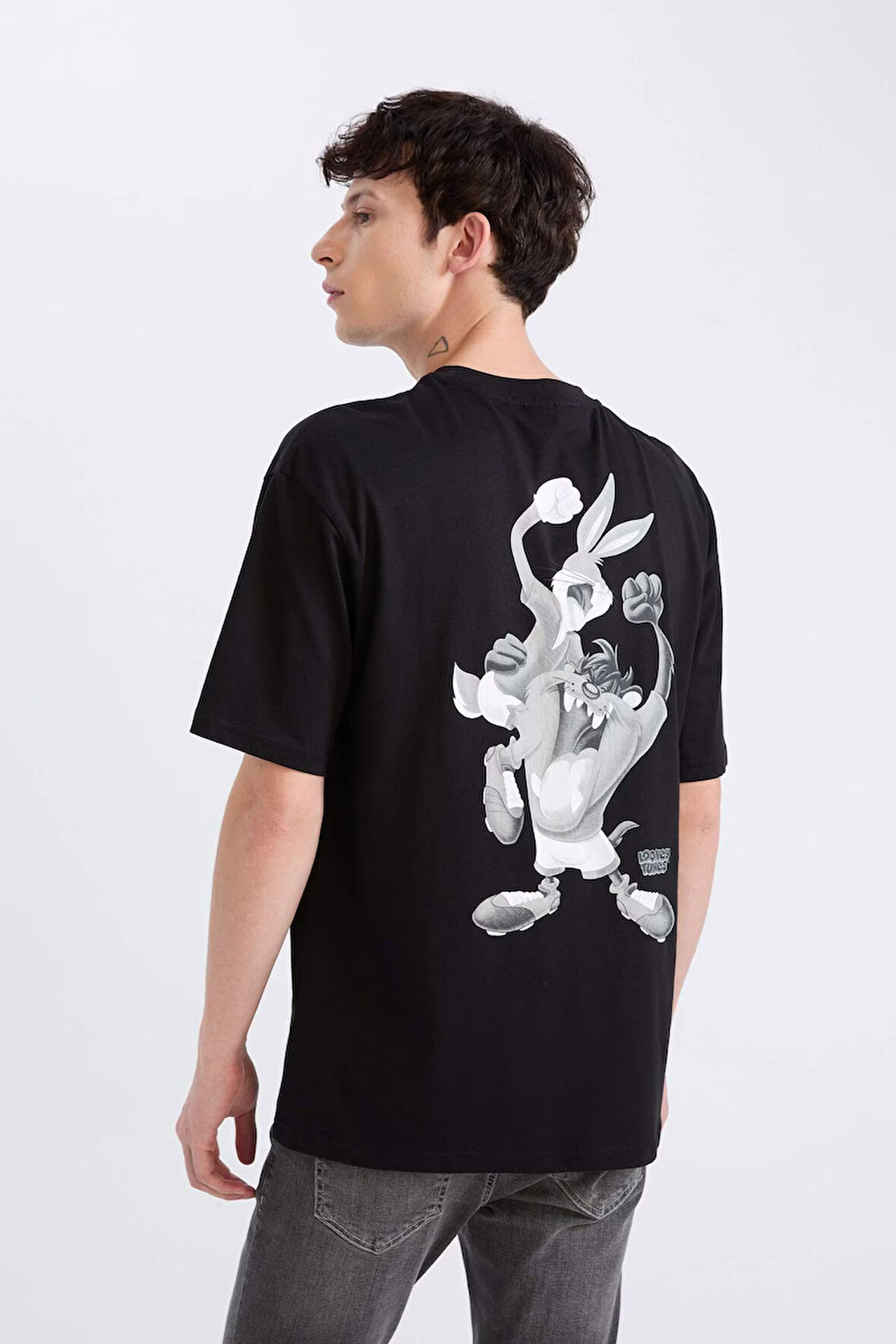 DeFacto %100 Pamuk Looney Tunes Boxy Fit Bisiklet Yaka Sırt Baskılı Kısa Kollu Tişört E0328AX25SPBK81