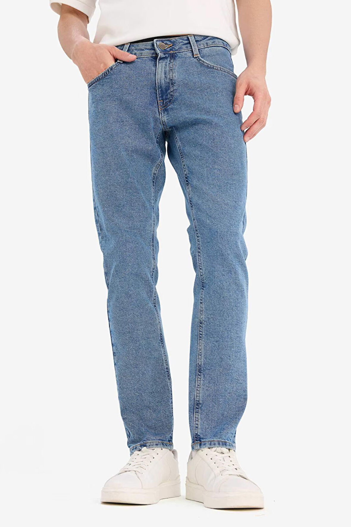 DeFacto Pedro Slim Fit Dar Kalıp Normal Bel Dar Paça Jean Pantolon E1929AX25SPNM28