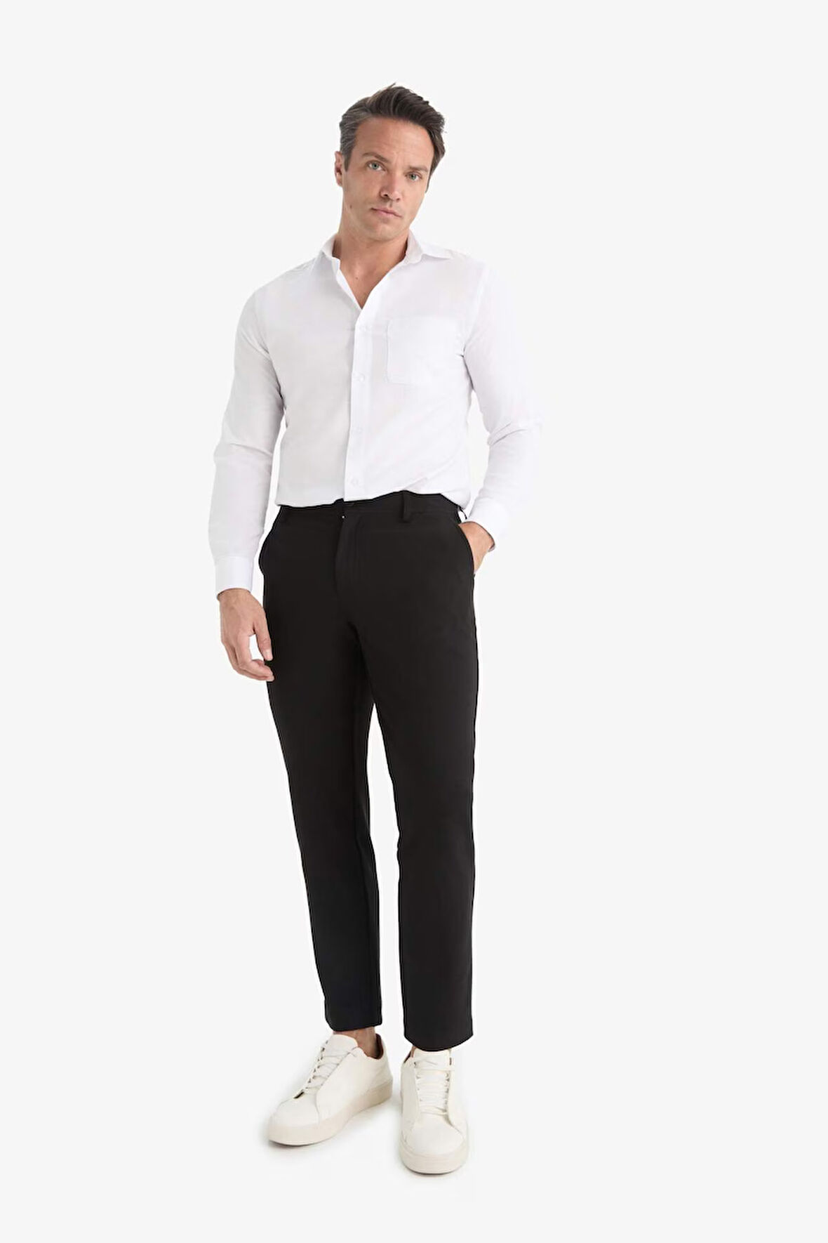 Tailored Fit Düz Paça Her Yöne Esneyen Yumuşak Tuşe Cepli Pantolon