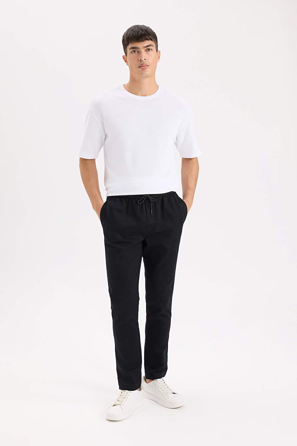 DeFacto Yazlık Jogger Pantolon Penye Beli Bağcıklı Cepli D5966AX25SPBK81
