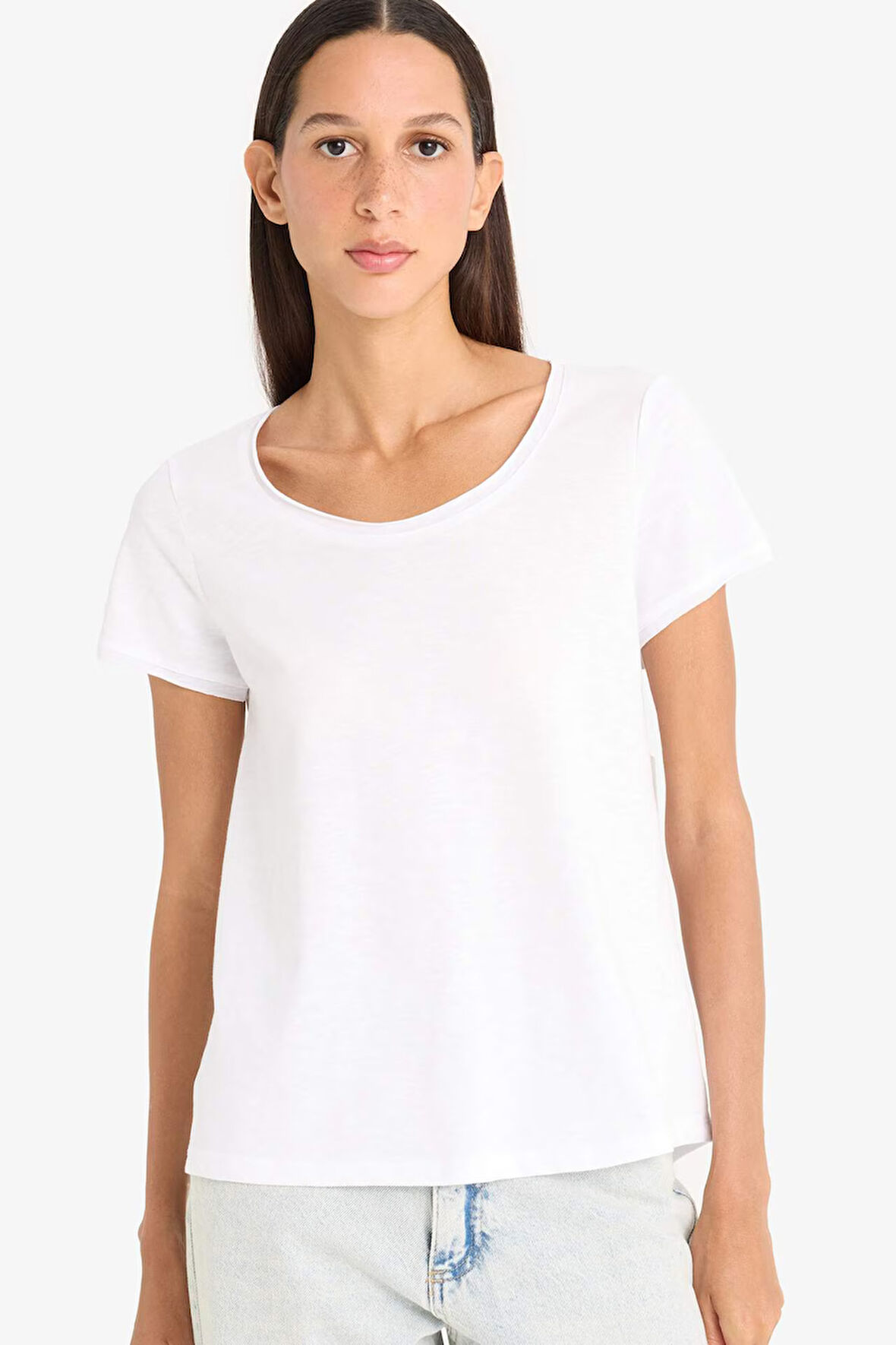 DeFacto Regular Fit Yuvarlak Yaka Basic Düz Kısa Kollu Beyaz Tişört	 K1508AZ25SMWT83