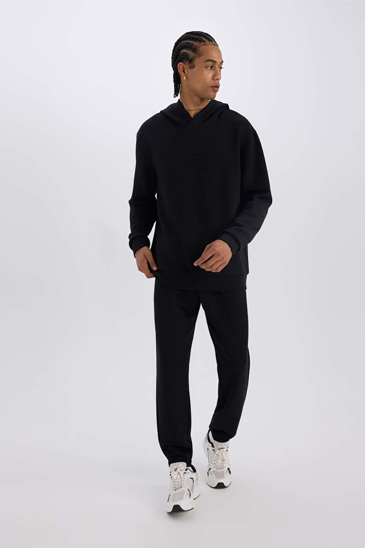 DeFactoFit Standart Fit Sporcu Jogger Eşofman Altı Skuba Dalgıç Kumaş Beli Bağcıklı Lastikli Paça D7525AX25SPBK81
