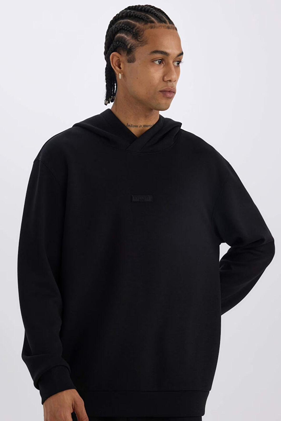 DeFactoFit Standart Fit Kapüşonlu Skuba Dalgıç Kumaş Sporcu Sweatshirt D7364AX25SPBK81