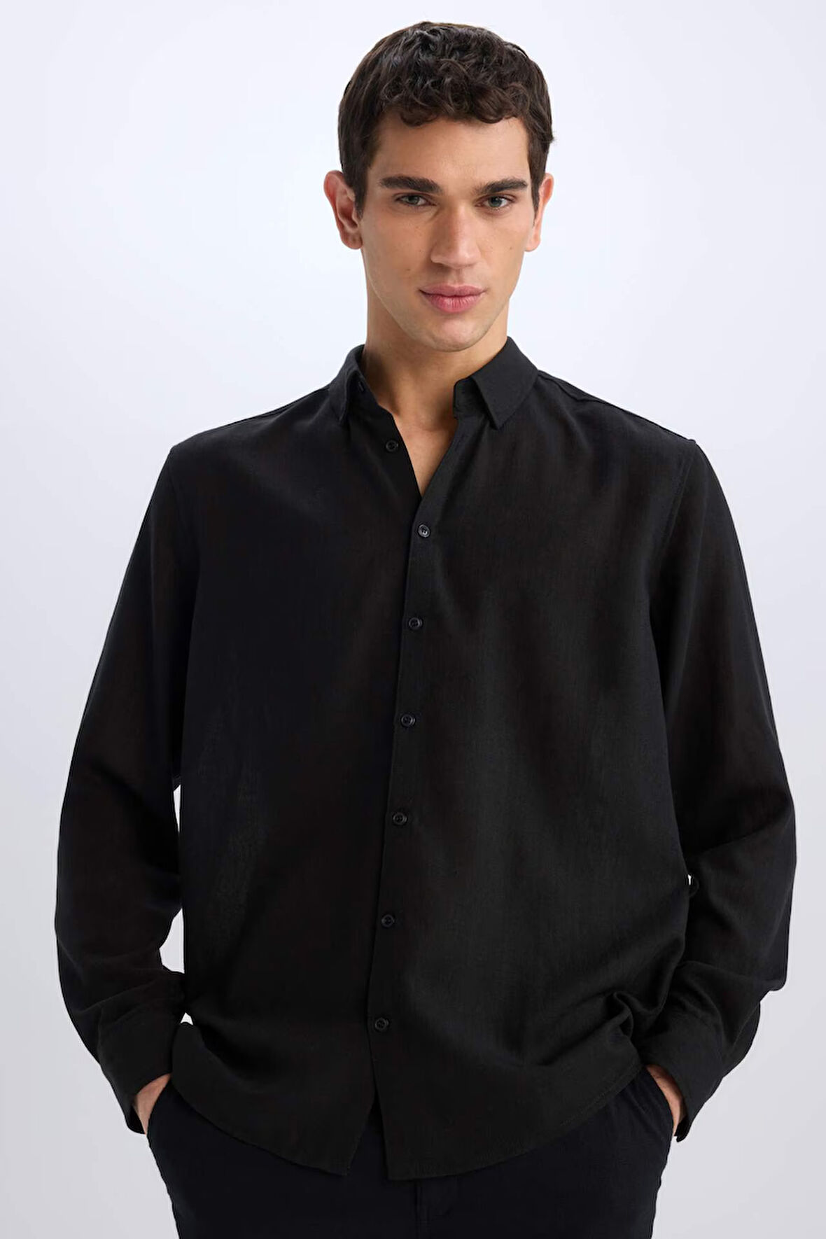 DeFacto Regular Fit Polo Yaka Keten Görünümlü Uzun Kollu Siyah Gömlek E1204AX25SMBK27