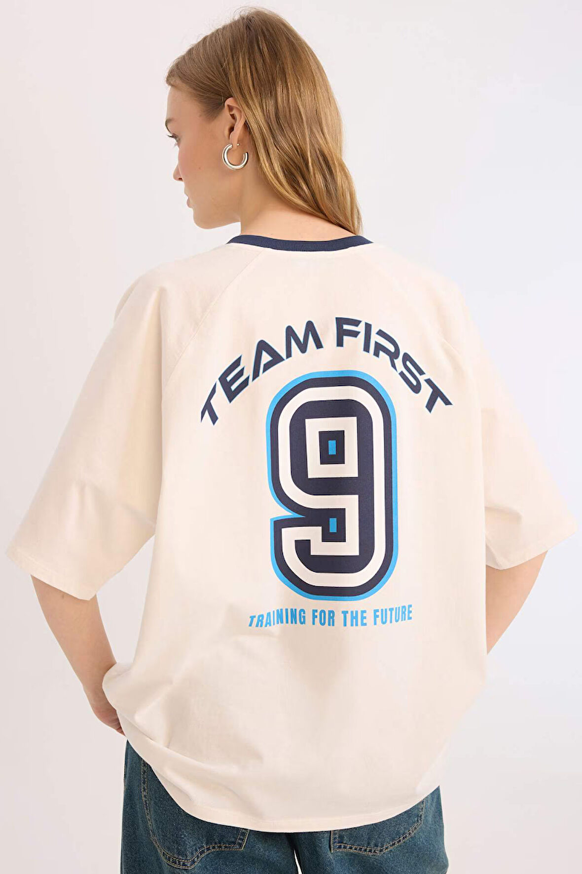 Coool Oversize Geniş Kalıp V Yaka Sırt Baskılı Kısa Kollu Tişört