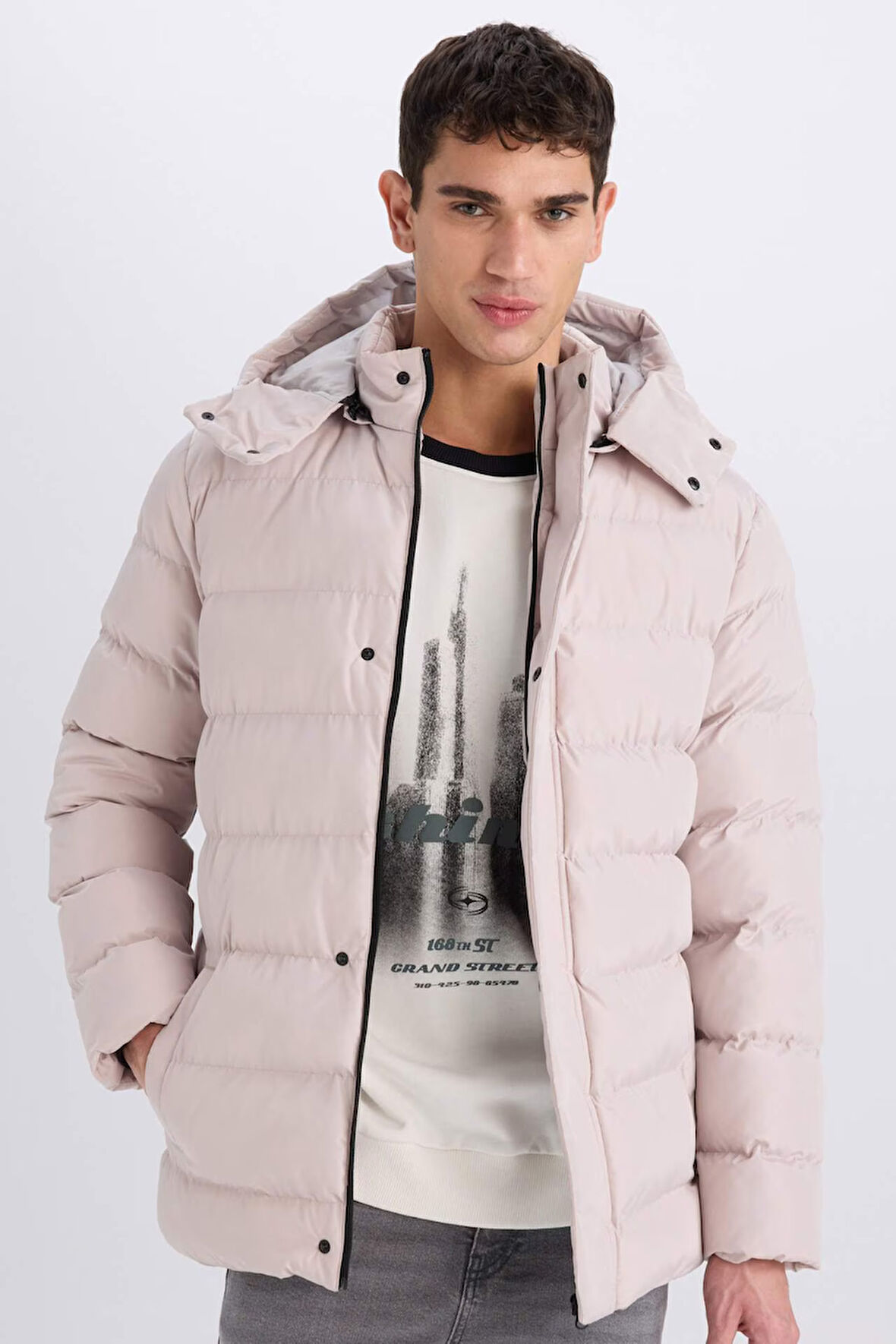 Regular Fit Kapüşonlu Şişme Mont Fermuarlı Çıtçıt Kapamalı Cepli