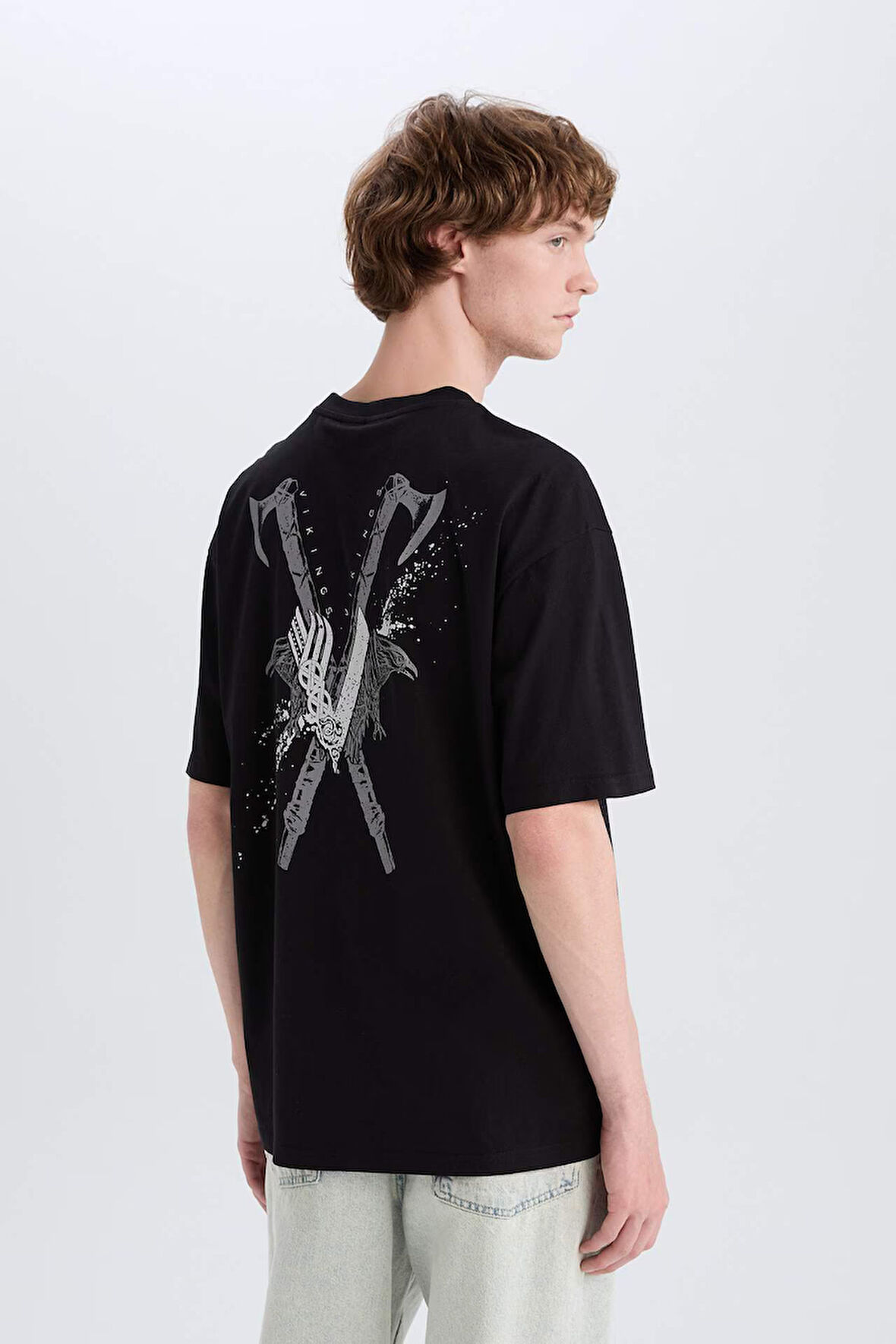 DeFacto %100 Pamuk Vikings Valhalla Boxy Fit Bisiklet Yaka Sırt Baskılı Kısa Kollu Tişört E3277AX25SMBK81