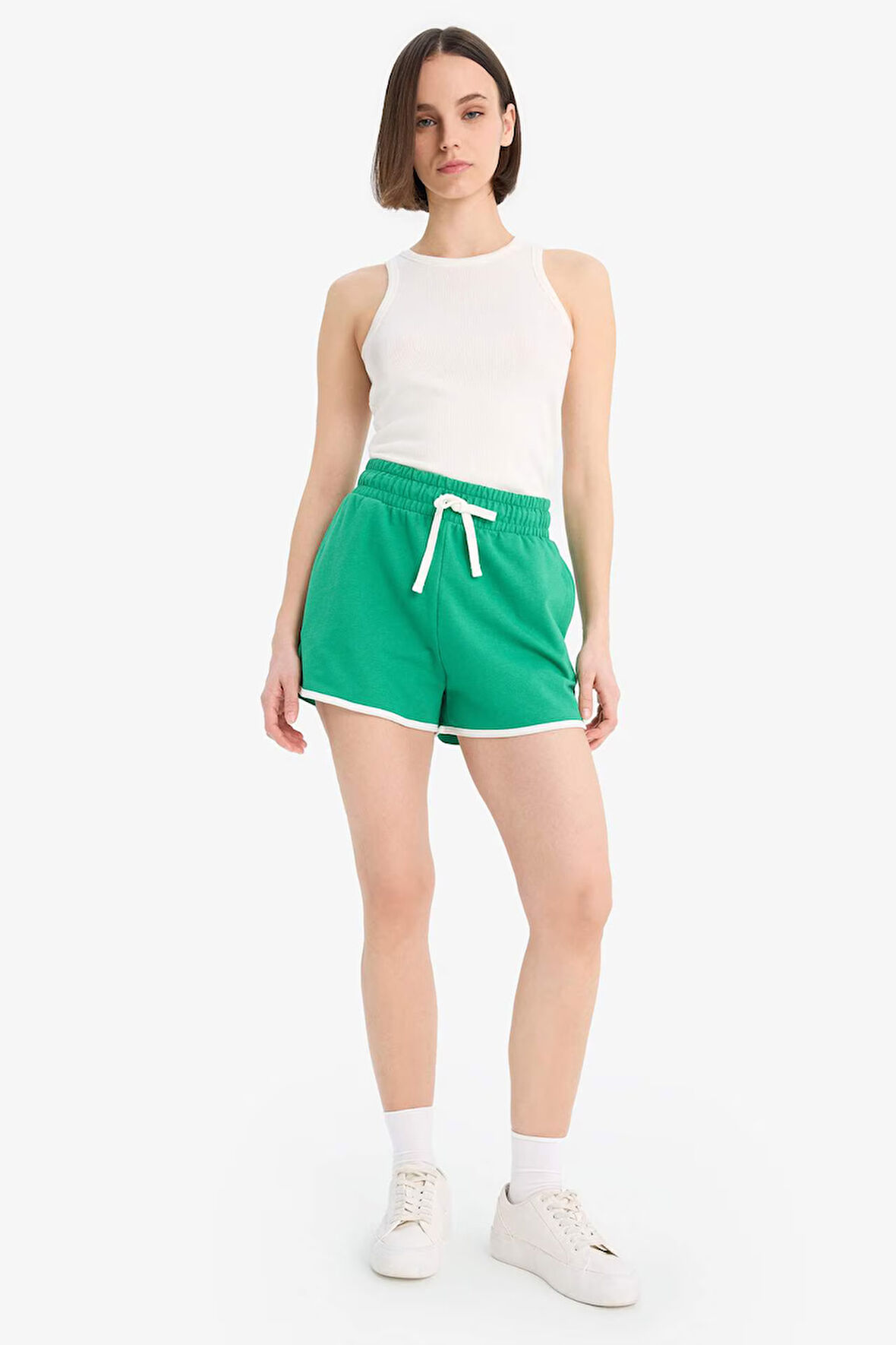 DeFacto Coool Regular Fit Esnek Belli Bağcıklı Kalın Kumaş Mini Şort A6224AX25SMGN48