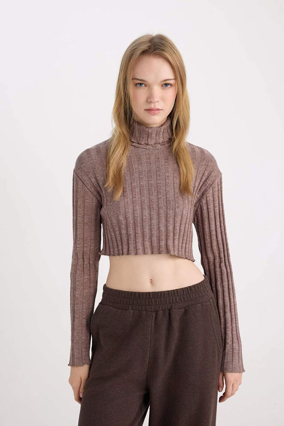 DeFacto Coool Balıkçı Yaka Crop Top Basic Düz Fitilli Kaşkorse Uzun Kollu Tişört E1673AX24WNBG583
