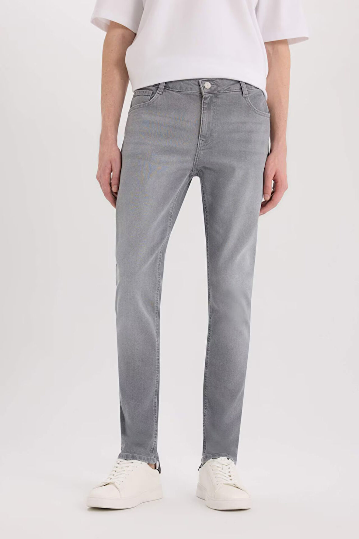 DeFacto Pedro Slim Fit Dar Kalıp Normal Bel Dar Paça Jean Pantolon D9782AX25SPNM18