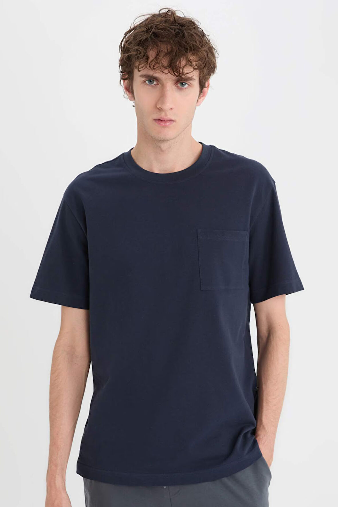 DeFacto New Regular Fit Bisiklet Yaka Kısa Kollu Pamuklu Basic Düz Pike Tişört D7931AX25SPNV71