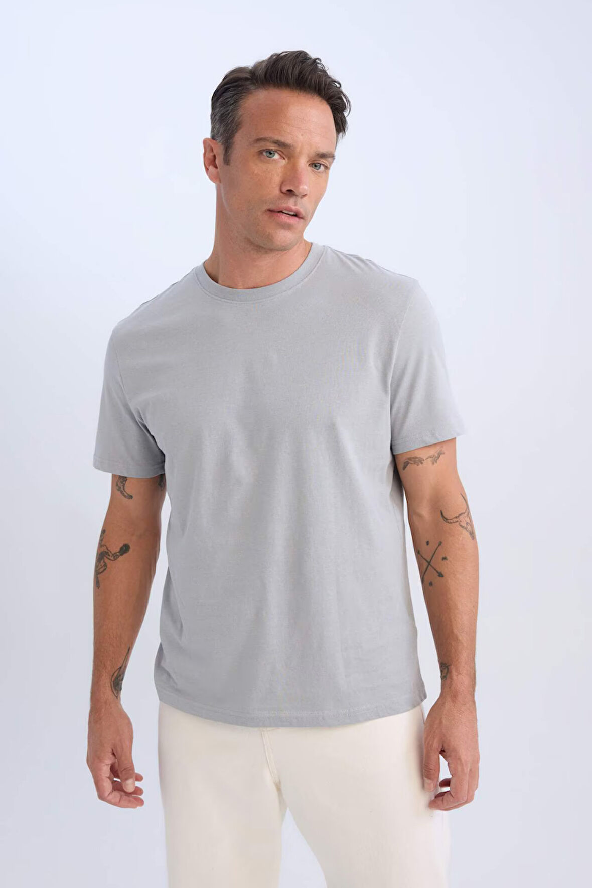 DeFacto New Regular Fit Bisiklet Yaka Basic Düz %100 Pamuk Kısa Kollu Tişört V7699AZ25SPGR88