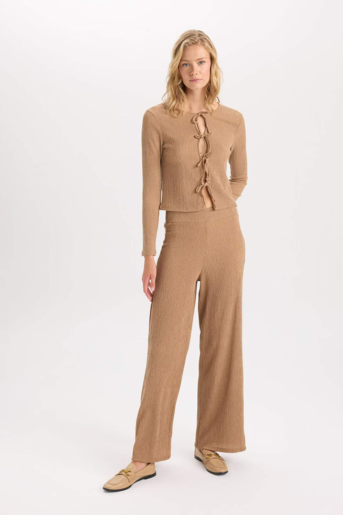 DeFacto Wide Leg Geniş Bol Paça Esnek Belli Basic Düz Bürümcük Pantolon D6300AX24AUBG138