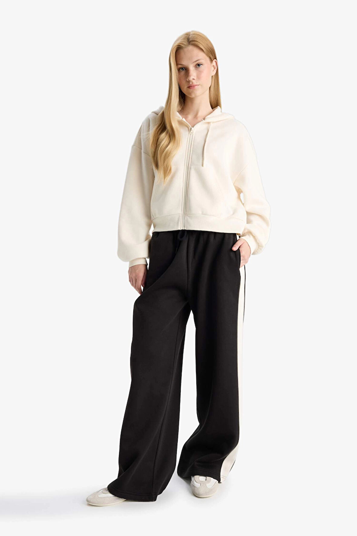 Defacto Z7069 Beyaz Coool Cropped Fit Kapüşonlu Kalın Fermuarlı Sweatshirt